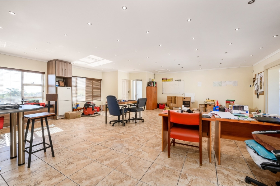 5 Bedroom Property for Sale in Newton Park Eastern Cape